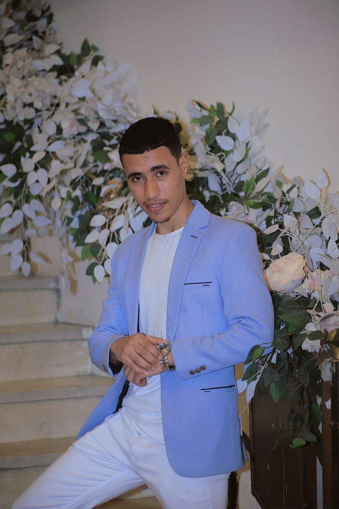 * ياسر ممتاز محمد: ريادة في العشرينيات.. شاب يجمع بين التكنولوجيا وإمبراطورية "صناعة التريند".
"لحظة تريند" تنطلق برؤية شابة: تعرف على ياسر ممتاز محمد.. المُحرر الذي حول الشغف بالتكنولوجيا إلى إعلام.
من مدرجات الجامعة العمالية إلى مؤسس "لحظة تريند": ياسر ممتاز محمد.. قصة نجاح ملهمة في عمر الـ 22.